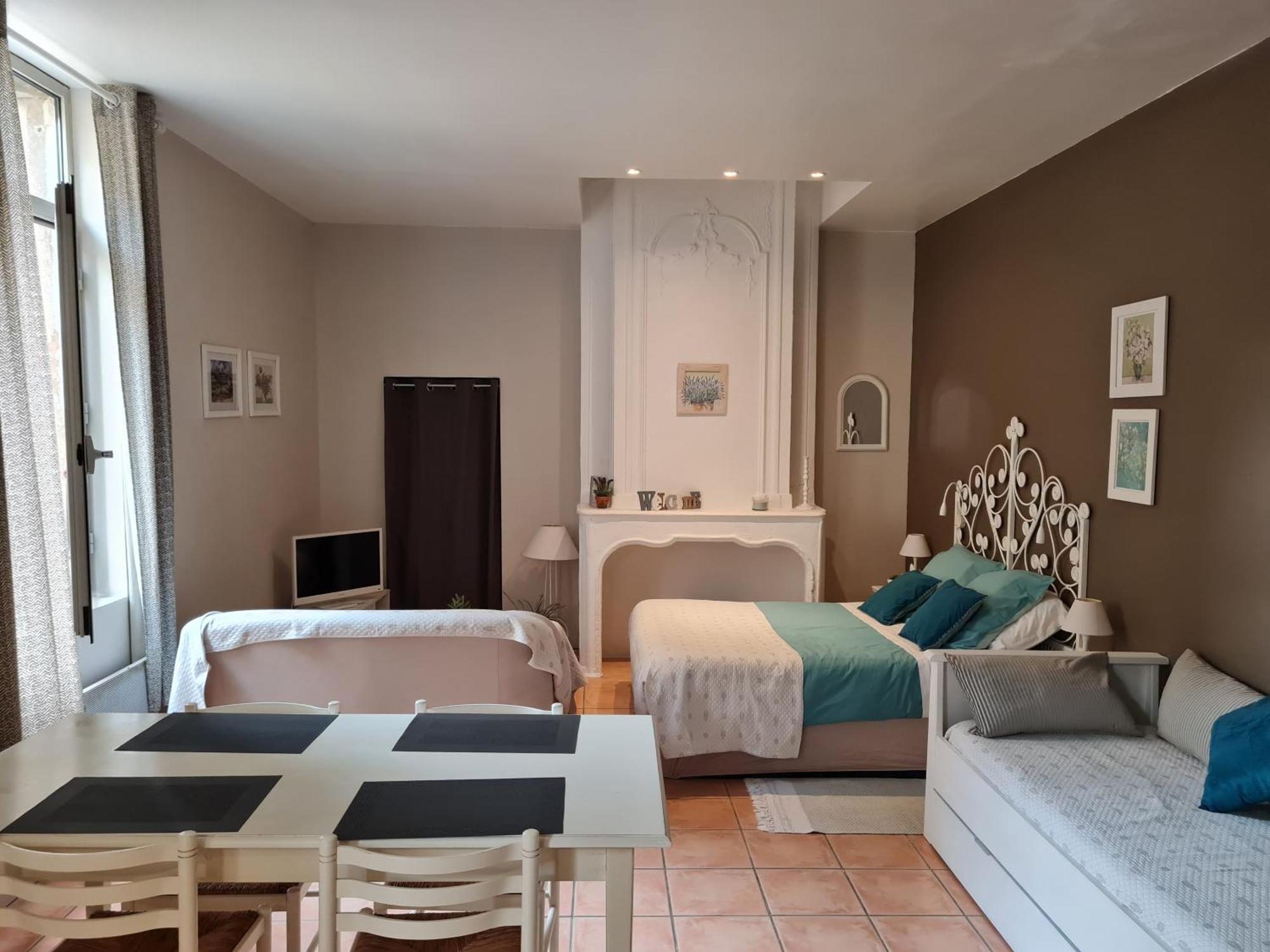 Le Prieure - Studios Jusqu'A 4 Personnes Villeneuve-les-Beziers Ngoại thất bức ảnh