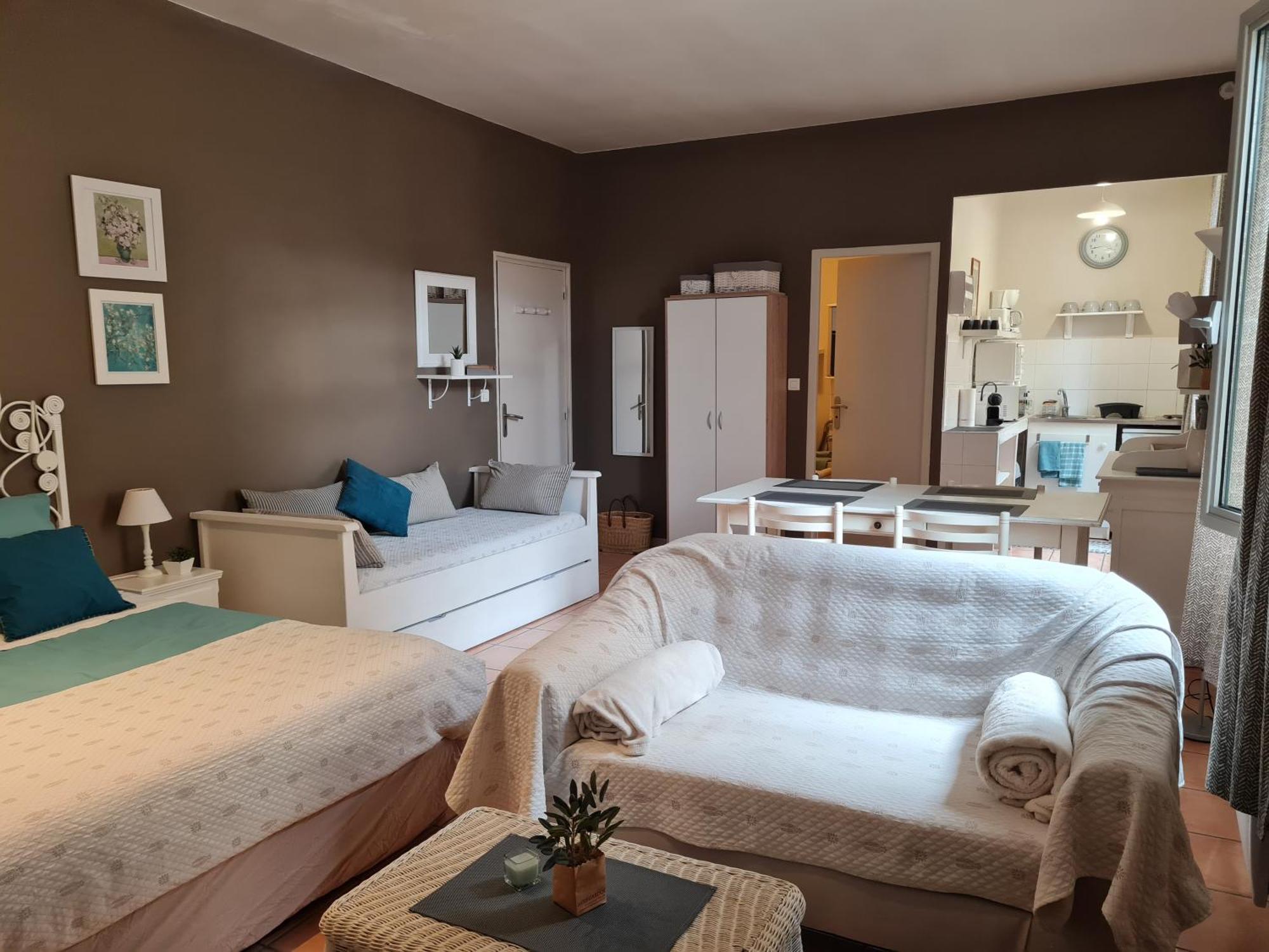 Le Prieure - Studios Jusqu'A 4 Personnes Villeneuve-les-Beziers Ngoại thất bức ảnh