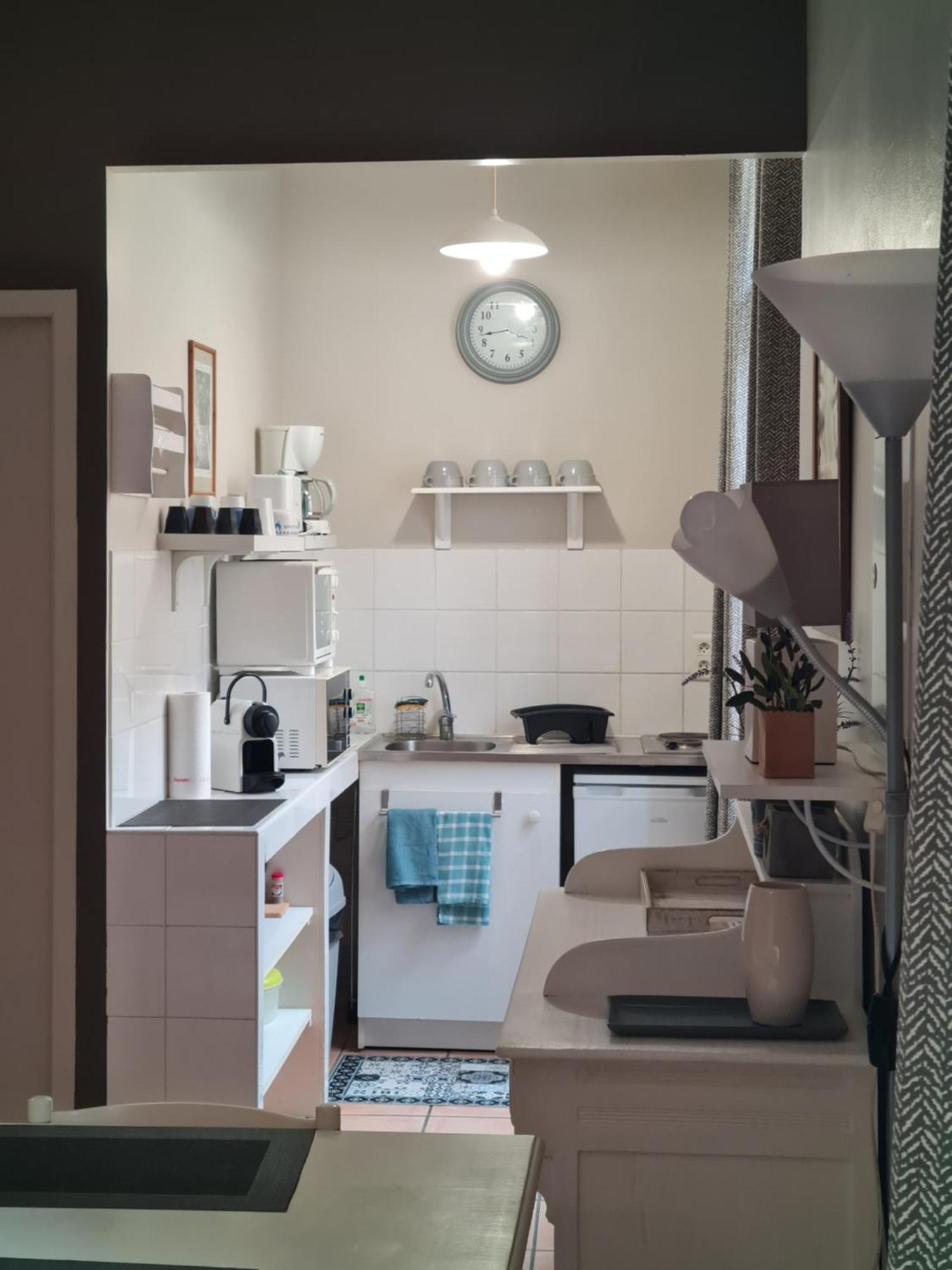 Le Prieure - Studios Jusqu'A 4 Personnes Villeneuve-les-Beziers Ngoại thất bức ảnh