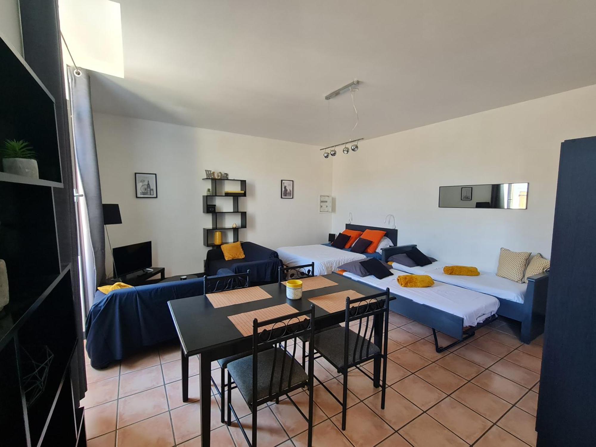 Le Prieure - Studios Jusqu'A 4 Personnes Villeneuve-les-Beziers Ngoại thất bức ảnh