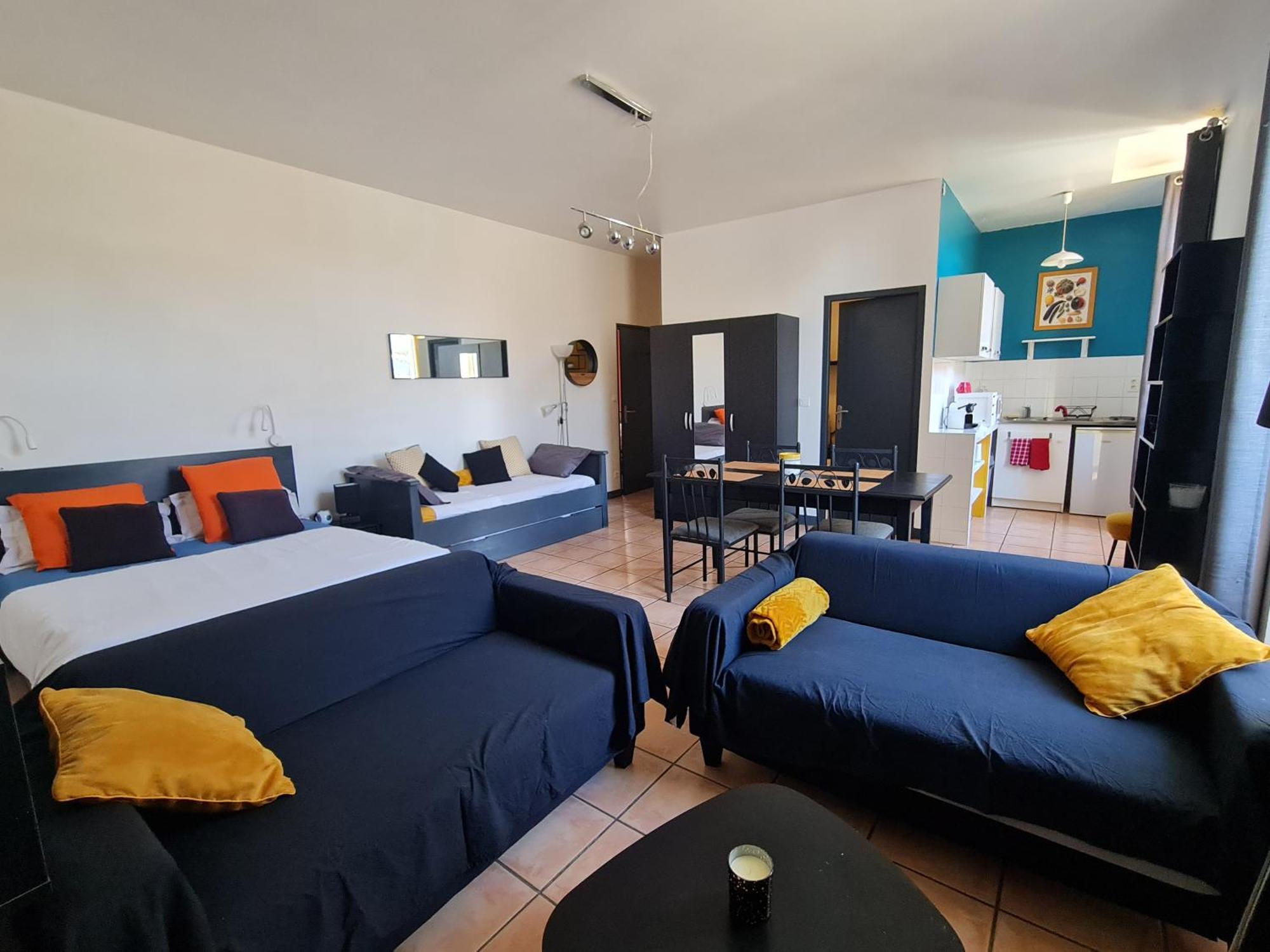 Le Prieure - Studios Jusqu'A 4 Personnes Villeneuve-les-Beziers Ngoại thất bức ảnh